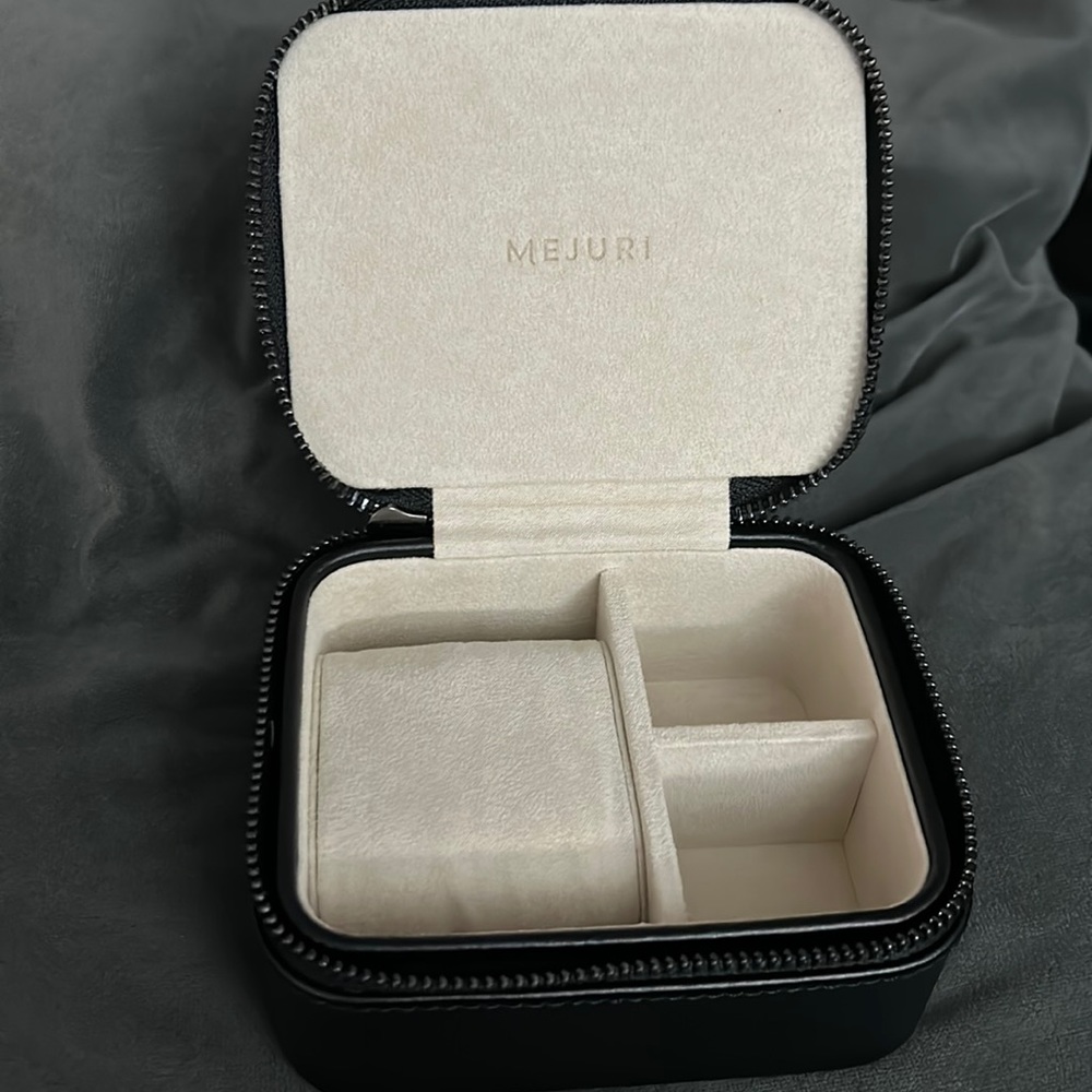 MEJURI Watch Case Black Leather